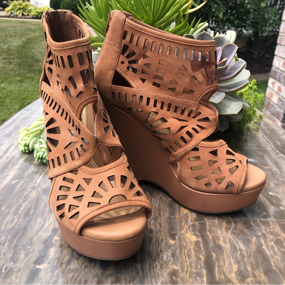 Gianni Bini Women’s High Wedged Back Zip-Up Open Toe Platform Size 7